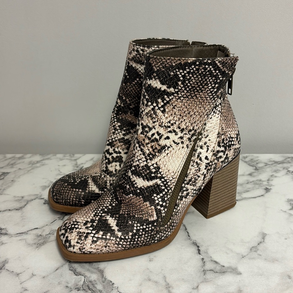 Pierre Dumas Snake Print Ankle Booties Womens Size 6